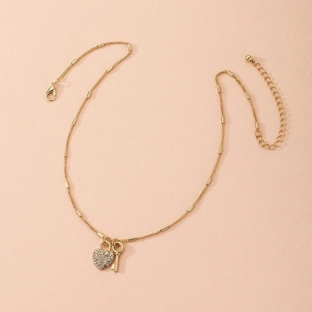 3/$30 💛 Rhinestone Lock and Key Necklace